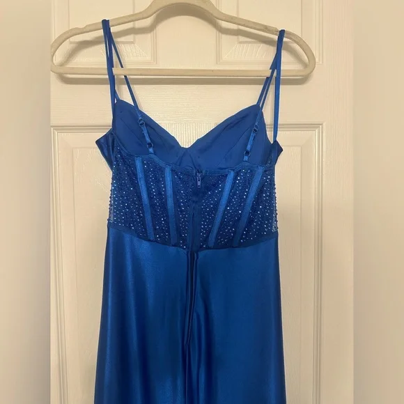 Elegant Blue Satin Evening Gown - Picture 5 of 7